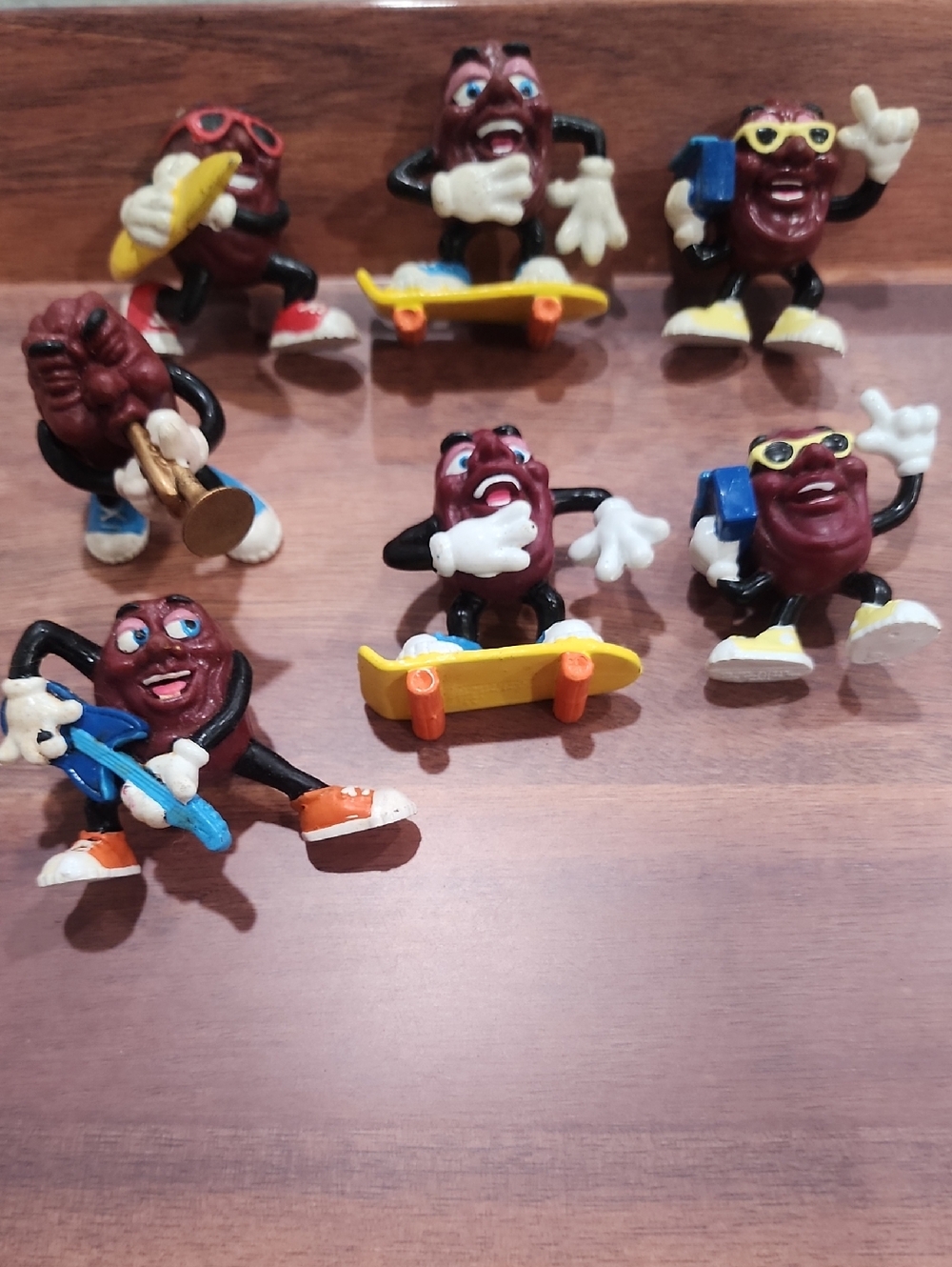 Set of Brown Skateboarder & Music Character Action Figures California Raisins